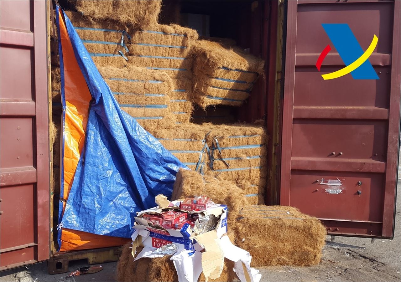 La Agencia Tributaria incauta en Málaga más de 500.000 cajetillas de tabaco de contrabando procedente de Vietnam