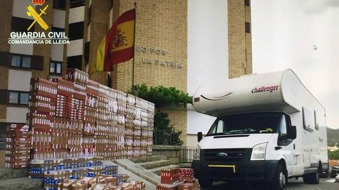Un perro de la Guardia Civil localiza en Lleida 20.940 cajetillas de tabaco ilegal