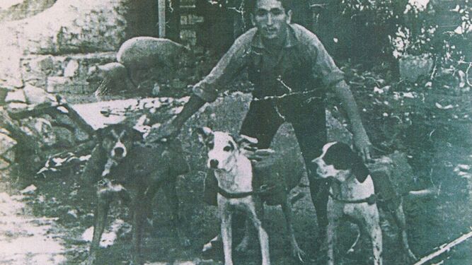 Conoce la historia de los perros contrabandistas en la Aduana con Gibraltar